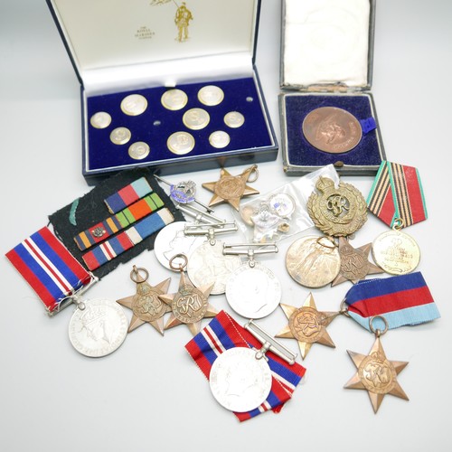 891 - WWII medals, other medals, etc., including a WWI Victory medal to 4298 Pte F Lutkin Camb R