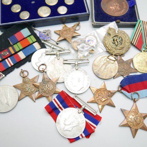 891 - WWII medals, other medals, etc., including a WWI Victory medal to 4298 Pte F Lutkin Camb R