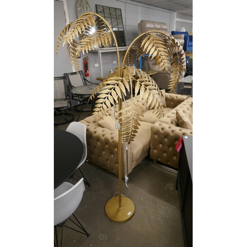 1478 - A floor standing gold fern lamp lamp