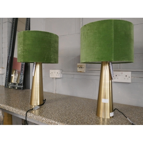 1487 - A pair of table lamps with green velvet shades