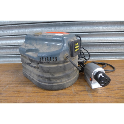 2367 - A Performance Power 600w workshop vac with power take off (FMTC35WVPT) and a Coopers electric knife ... 