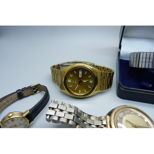 922 - Watches including a Seiko 5 automatic, a Seiko quartz day/date and a lady's Omega