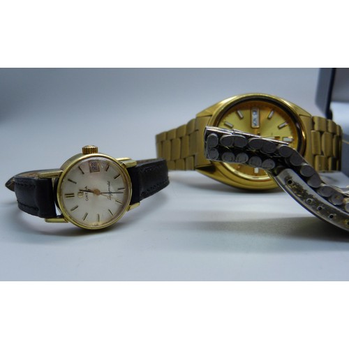 922 - Watches including a Seiko 5 automatic, a Seiko quartz day/date and a lady's Omega