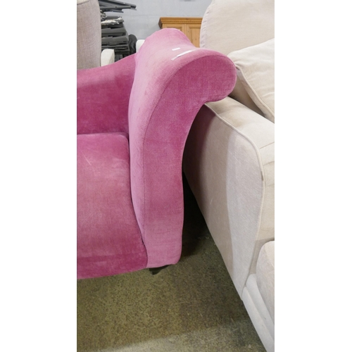 1571 - A large pink upholstered chaise longue