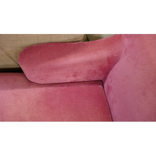 1571 - A large pink upholstered chaise longue