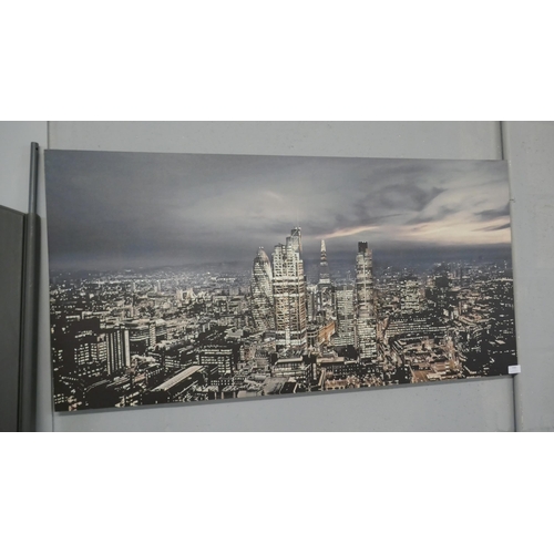 1582 - London skyline print on canvas