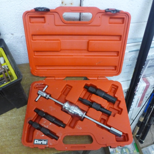 2011 - A Clarke CHT700 blind bearing puller set and a plastic toolbox of assorted hand tools including scre... 