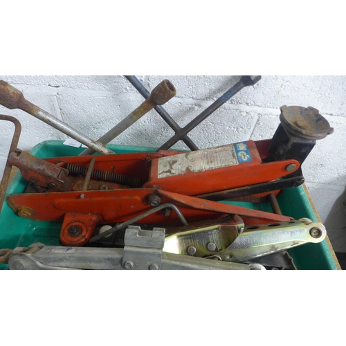 2063 - A hydraulic trolley jack, two scissor jacks, an automotive roadside jack and two wheel nut wrenches