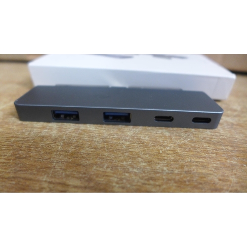 2113 - Approximately fifty 6-in-1 USB C hubs for iPad Pro/Air