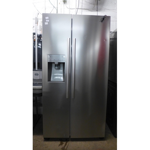 2174 - A Hi-Sense Multi Air Flow American style free standing fridge freezer with ice maker and water dispe... 