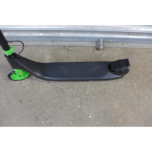 2194 - A Li-Fe 120 Pro lithium electric scooter with box and charger - RRP £129 - Police repossession