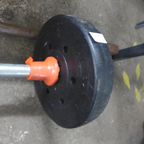 2211 - A set of two weightlifting bars and weights