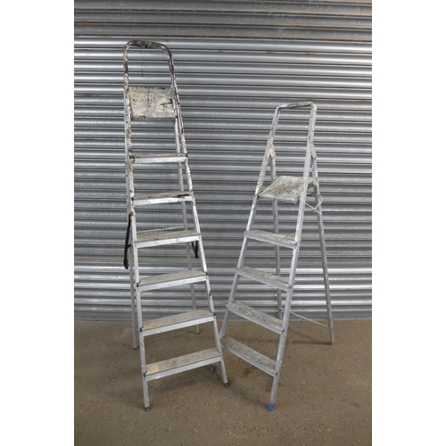 2221 - A six rung and a four rung aluminium step ladder