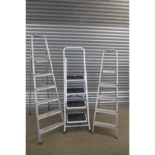 2224 - A set of five rung and four rung step ladders and one other set of steps