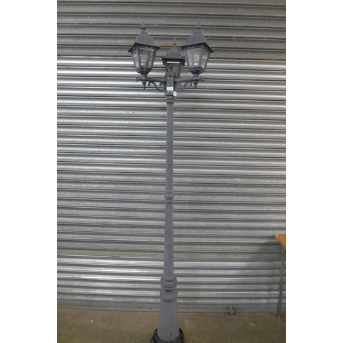 2236 - A Victorian style 3-way outdoor lamp post light