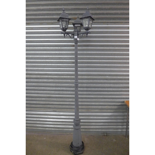 2236 - A Victorian style 3-way outdoor lamp post light