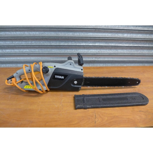 2249 - A Titan TTL758CHN electric chainsaw