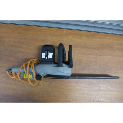 2249 - A Titan TTL758CHN electric chainsaw