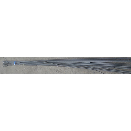 2276 - Approximately 20 lengths of stainless steel threaded bar in different lengths and sizes (mostly 3m l... 