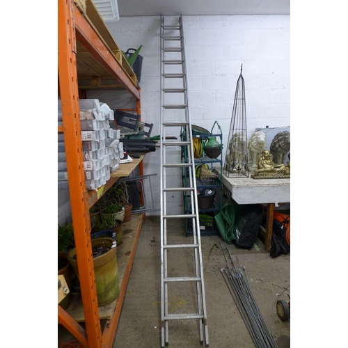 2277 - A double rung 15-rung aluminium ladder