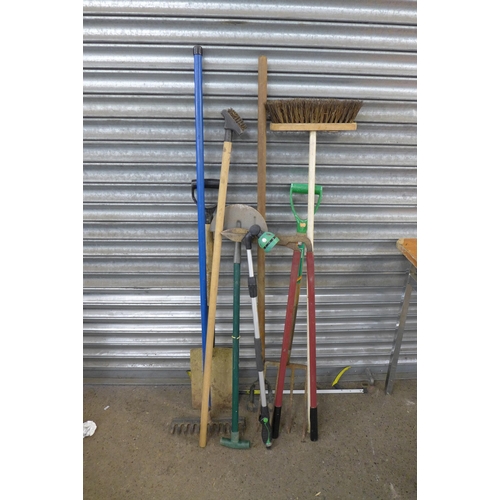 2278 - Gardening items including a stool, decking cleaner and assorted tools including a spade, fork, brush... 