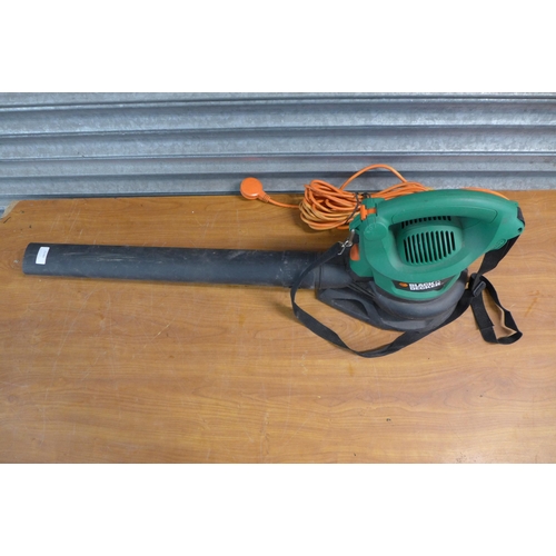 2280 - A Black & Decker GW370 garden blower 240v 2000w with a 6 metre blowing range