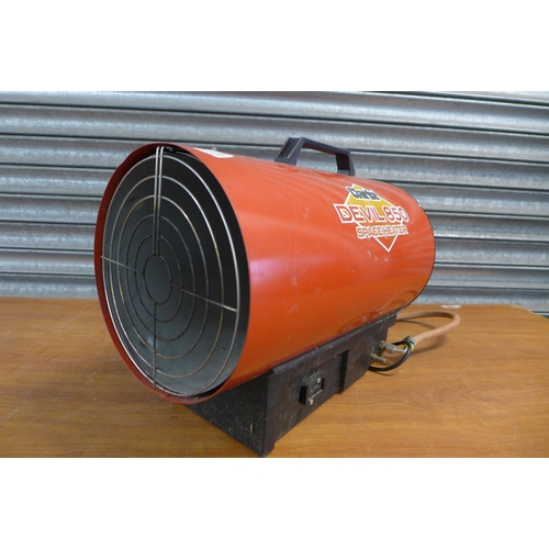 2282 - A Clarke Devil 850 space heater - W