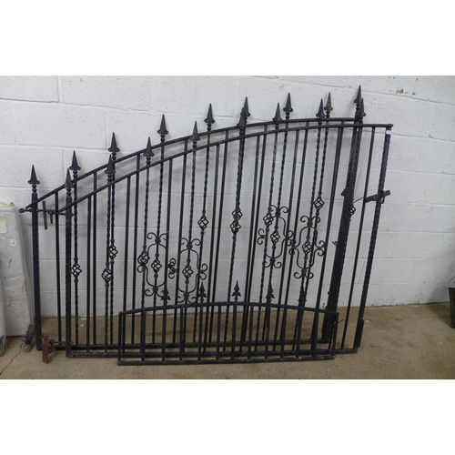 2291 - A set of wrought iron driveway gates - approximately 195cm wide x 165cm tall