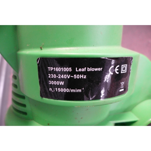 2320 - A Select Grass 240v leaf blower vac (TP160005) - W