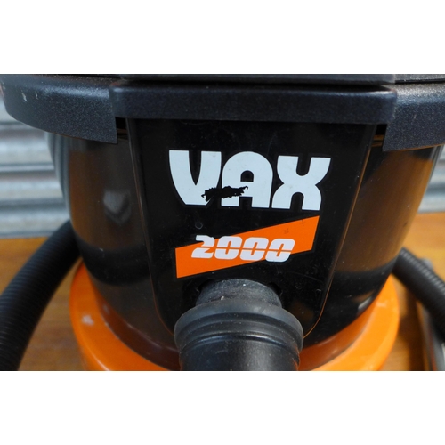 2370 - A Vax 2000 carpet cleaner and hoover