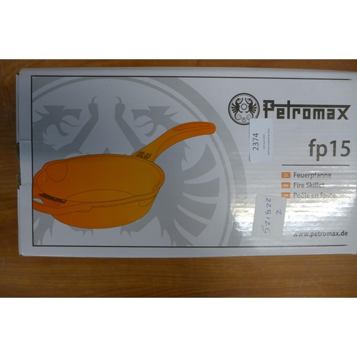 2374 - A Petromax FP15 fire skillet frying pan