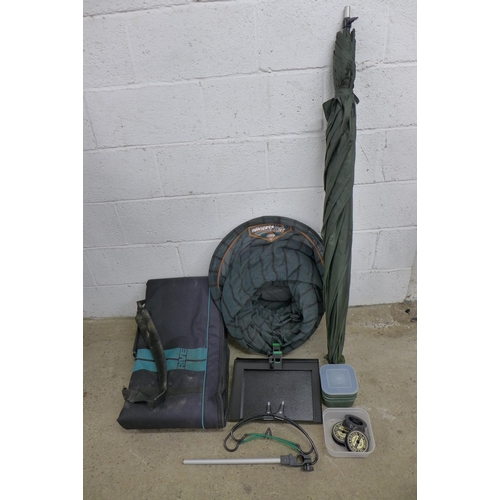 2386 - A quantity of fishing equipment including a River fishing bag, a Keenets Conserva-Net keep net, a la... 