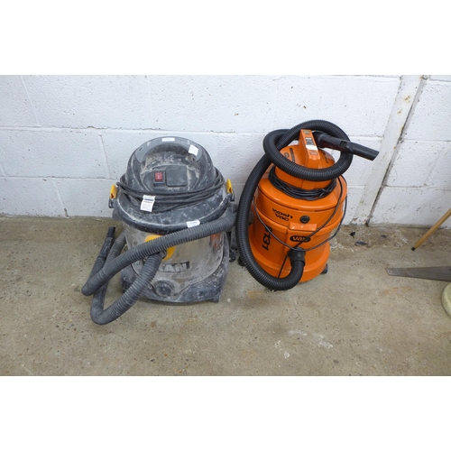 2390 - A Titan (TTB430VAC) shop vacuum cleaner