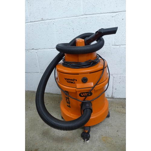 2390 - A Titan (TTB430VAC) shop vacuum cleaner