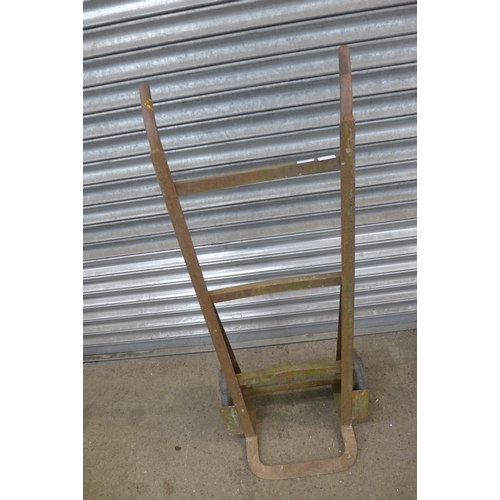 2394 - A heavy duty steel sack truck