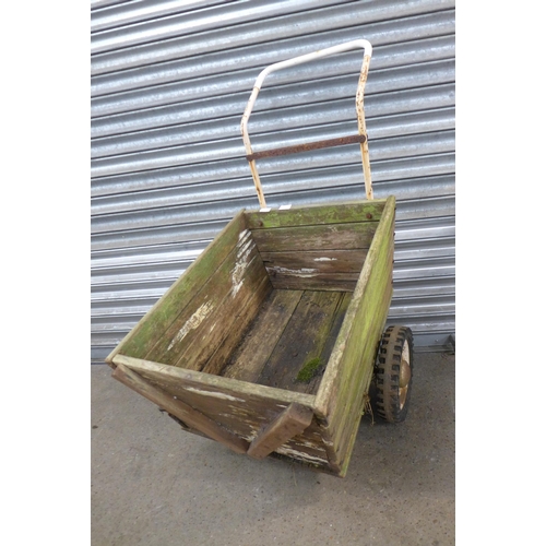 2395 - A two-wheeled single axle garden trolley/barrow