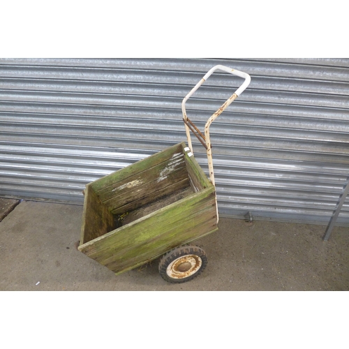 2395 - A two-wheeled single axle garden trolley/barrow