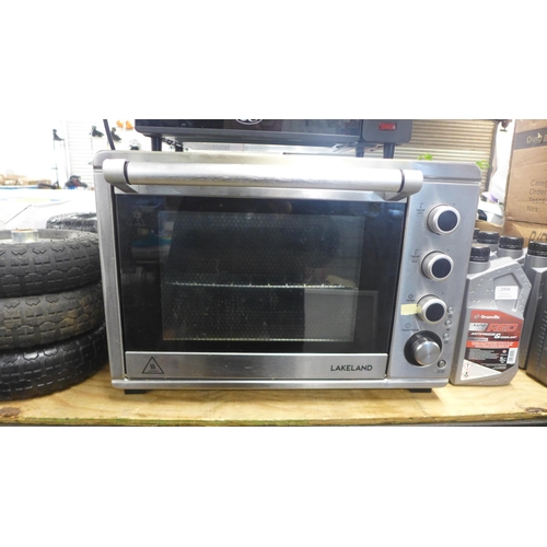 2455 - A Lakeland microwave oven and a Quest mini oven