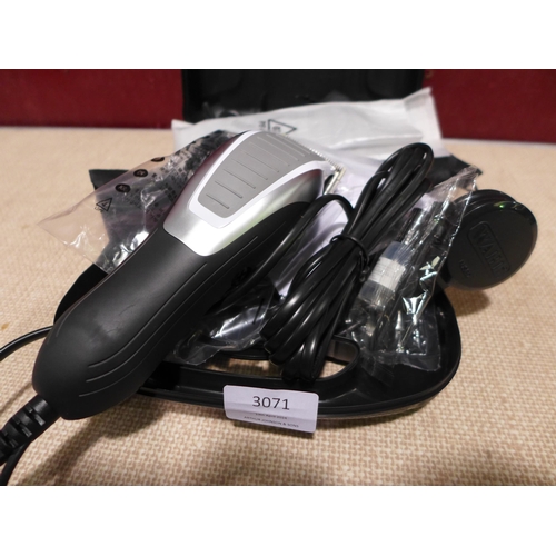 3071 - Wahl Deluxe Combi Hair Clipper Kit    (318-152) *This lot is subject to VAT