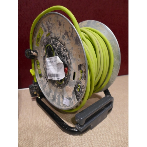 3075 - Masterplug 25m Cable Reel & Duracell Lantern (317-111,164) *This lot is subject to VAT