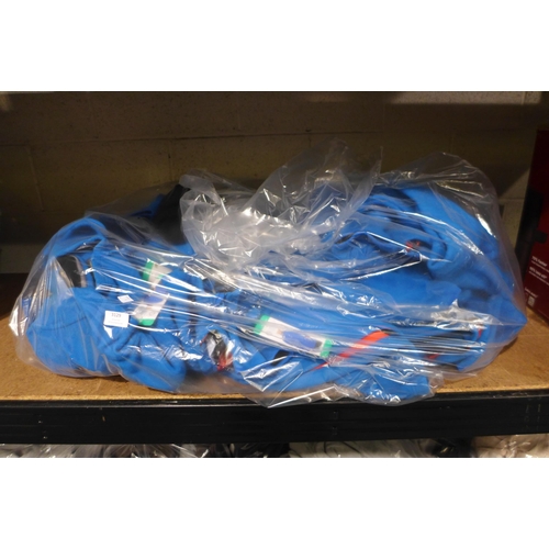 3129 - Quantity of Men's Blue Mondetta fleeces - Mainly size: XL *This lot is subject to VAT