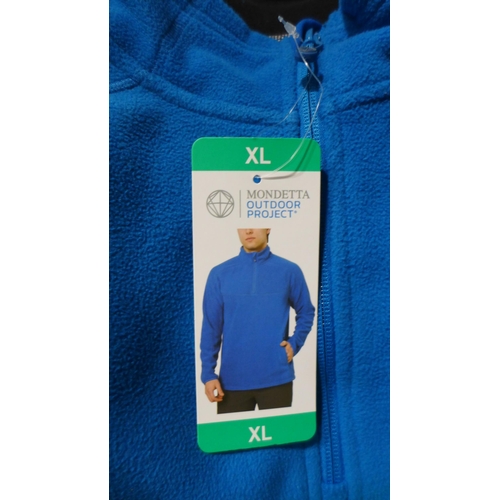 3129 - Quantity of Men's Blue Mondetta fleeces - Mainly size: XL *This lot is subject to VAT