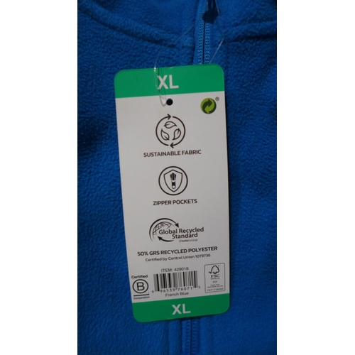 3129 - Quantity of Men's Blue Mondetta fleeces - Mainly size: XL *This lot is subject to VAT