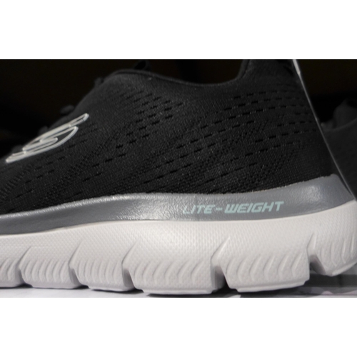 3133 - Pair of Men's Black Skechers - UK size: 11 *This lot is subject to VAT