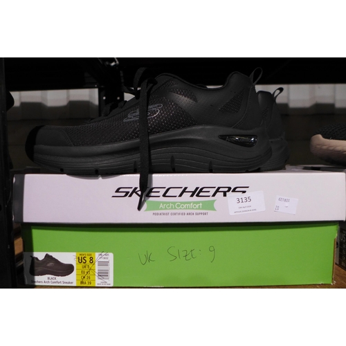 3135 - Pair of Men's Black Skechers - UK size: 9 *This lot is subject to VAT