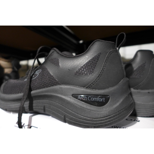 3135 - Pair of Men's Black Skechers - UK size: 9 *This lot is subject to VAT