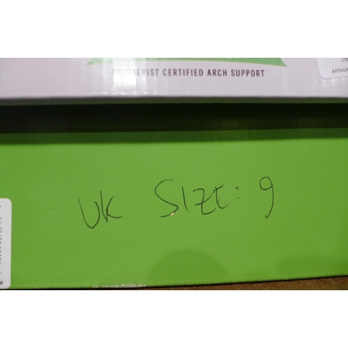 3135 - Pair of Men's Black Skechers - UK size: 9 *This lot is subject to VAT