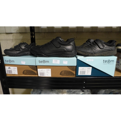 3139 - Three pairs of Kid's TERM School Shoes, mixed size *This lot is subject to VAT