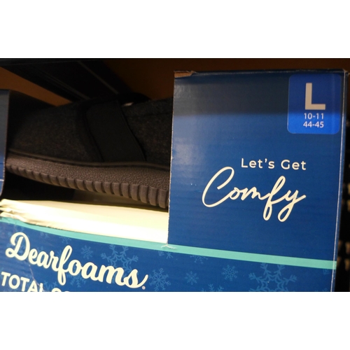 3140 - Three pairs of Men's Dearfoam slippers - 2x XL (12-13) & 1x L (10-11) *This lot is subject to VAT