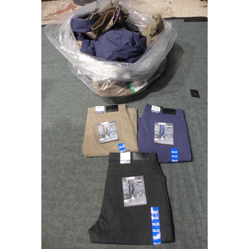 3155 - Assorted Men's trousers - Various sizes/syles etc. *This lot is subject to VAT